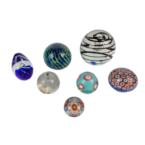 455 - 7 vintage art glass paper weights