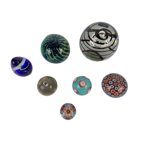 455 - 7 vintage art glass paper weights