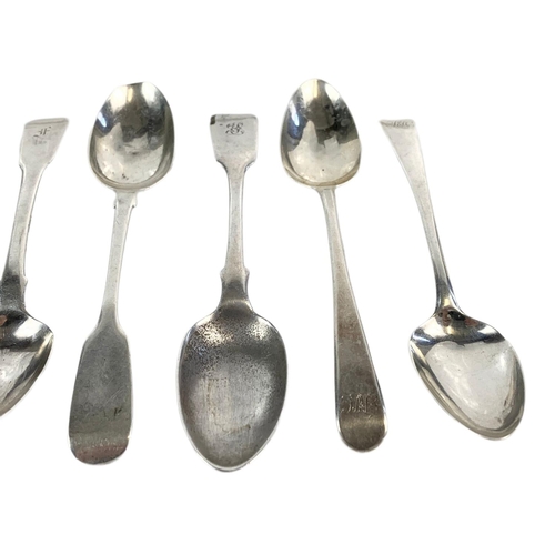 672 - 5 Georgian silver spoons, 2 Victorian silver spoons and 2 later silver spoons, 168 grams