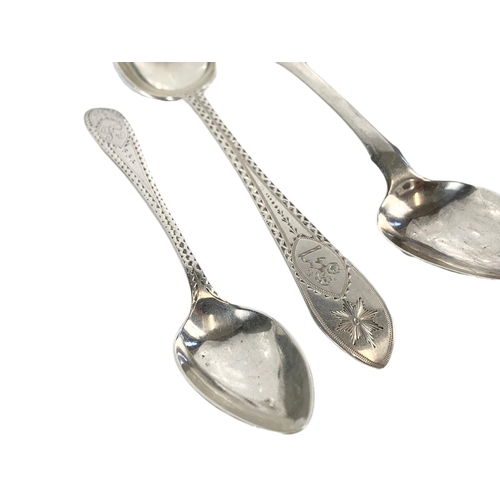 672 - 5 Georgian silver spoons, 2 Victorian silver spoons and 2 later silver spoons, 168 grams