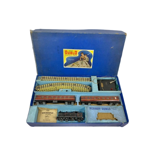 130 - Hornby Dublo electric train set in box. Box measures 49.5 x 28.5 x 8cm