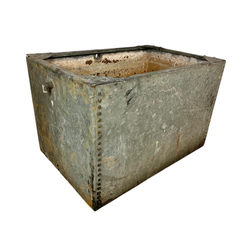 382 - Large vintage galvanised water tank. 62 x 93 x 60cm