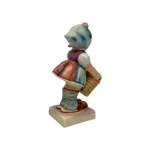 478 - Vintage Goebel pottery figure. 11cm