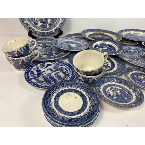 514 - Quantity of blue & white pottery