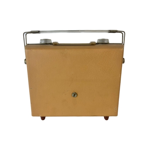 725 - Vintage Ferguson Fieldfare 348BT radio. 26 x 9 x 25cm