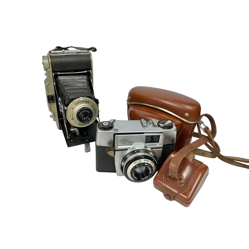 299 - Quantity of vintage cameras