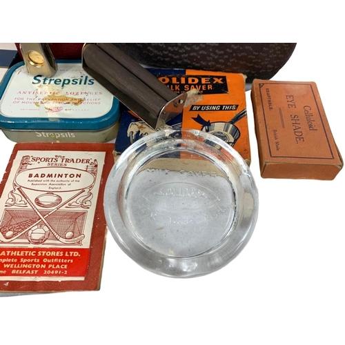 318 - Vintage smoking related items. Pipes etc.