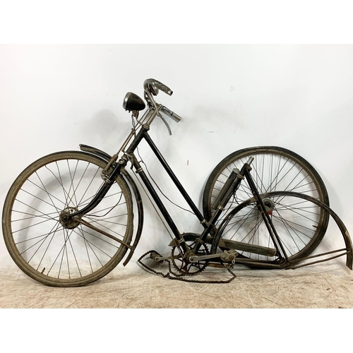 389 - Vintage Raleigh bike