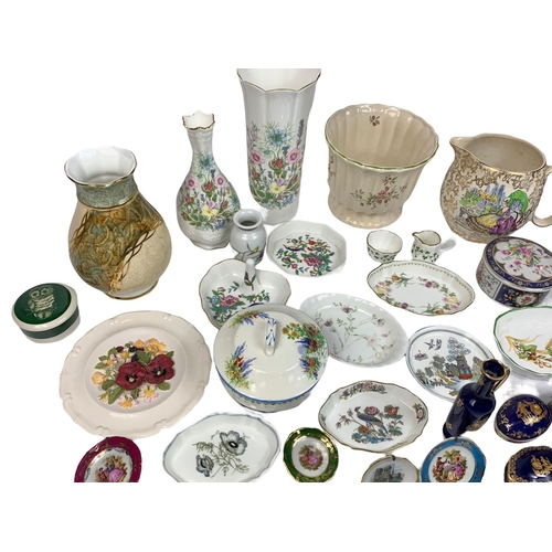 524 - Quantity of pottery, including Limoges, Royal Tara, Aynsley, Wedgwood etc