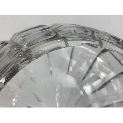 525 - 2 large Waterford Crystal bowls, 20cm x 10cm