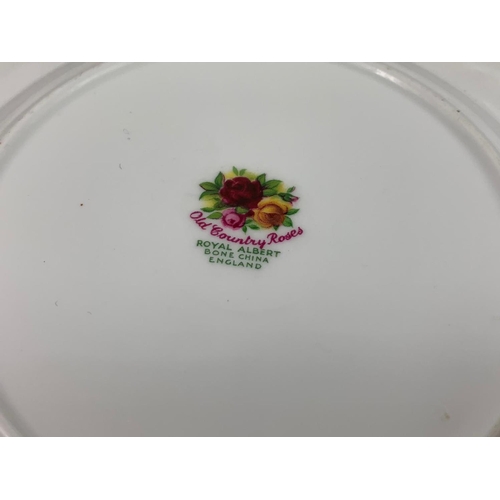 570 - 22 piece Royal Albert Old Country Roses tea set.