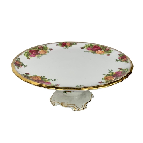 571 - 7 Royal Albert Old Country Roses sandwich plates and a cake stand