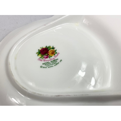 572 - 14 piece Royal Albert Old Country Roses cups and biscuit plates