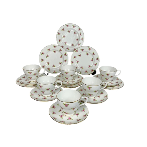 595 - Duchess tea set and dinner plates. 6 Duchess dinner plates and 18 piece tea set