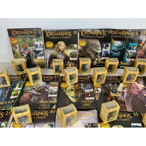 635 - Quantity of The Lord Of The Rings collectors models. Boxes measure 11cm