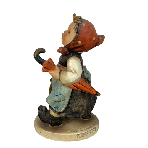 747 - Vintage Goebel pottery figure, 13cm