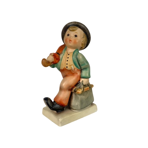 752 - Vintage Goebel pottery figure. 10.5cm