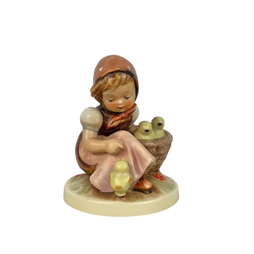 753 - Vintage Goebel pottery figure 8 x 9cm