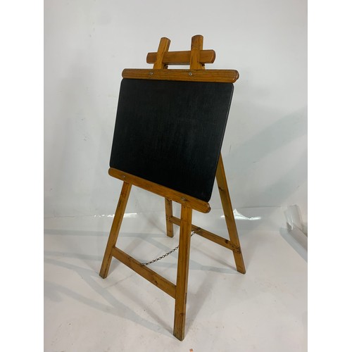 770 - Vintage folding easel. 61 x 72cm