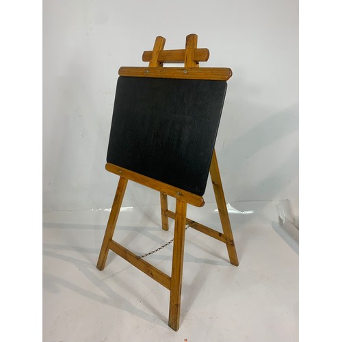 770 - Vintage folding easel. 61 x 72cm