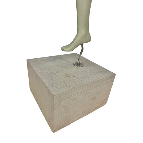 280b - Large mannequin 220cm.