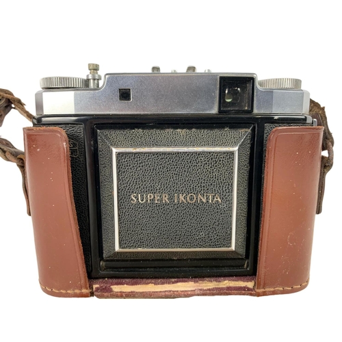 79 - Vintage Super Ikonta camera. Zeiss Ikon.