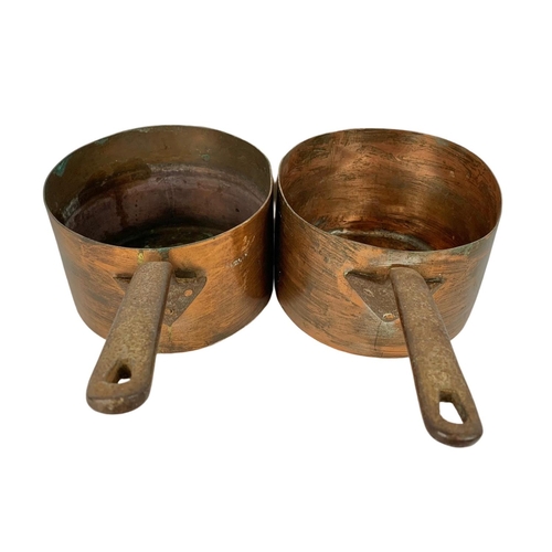 86 - Pair of 19th century Hodges & Sons Dublin copper pots with 1 lid. 38 x 18cm