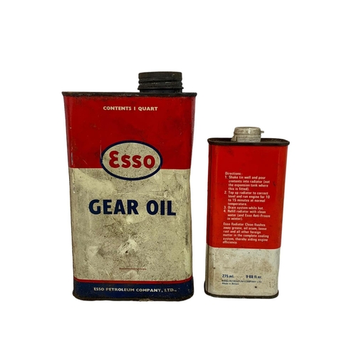 94 - 2 Esso oil cans, 2 other oil cans and a vintage bulkhead light. Esso Gear Oil measures 21cm