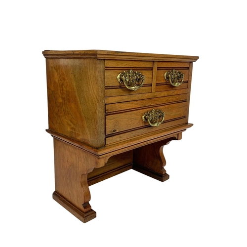 220 - Edwardian walnut 3 drawer jewellery chest. 31.5 x 19 x 35cm