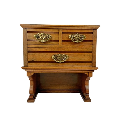 220 - Edwardian walnut 3 drawer jewellery chest. 31.5 x 19 x 35cm