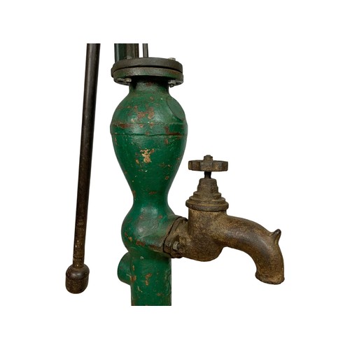 381d - Victorian cast iron garden water pump. 127cm