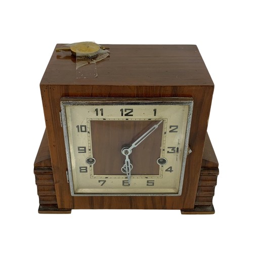 127a - Vintage walnut Art Deco mantle clock. With key and pendulum 25 x 12.5 x 20.5cm