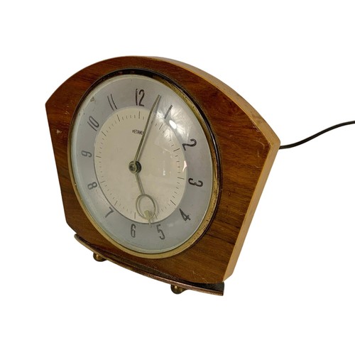 127e - Vintage Metamec mantle clock. 17 x 15cm