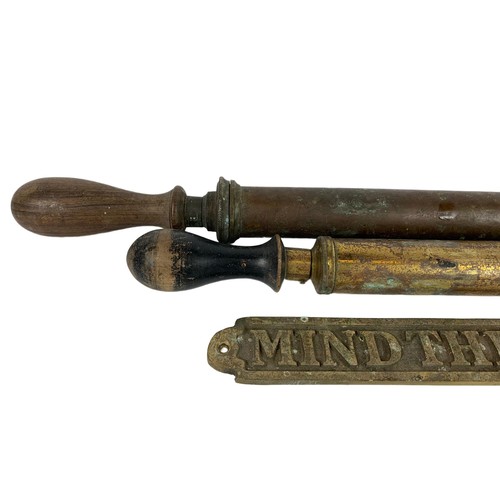 190g - 2 early 20th century sprayers and a vintage brass “MIND THE STEP” sign. Sign measures 26cm