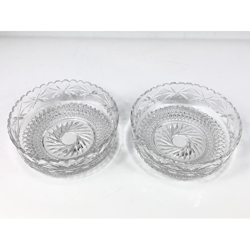 744 - Pair of crystal bowls. 20 x 7.5cm