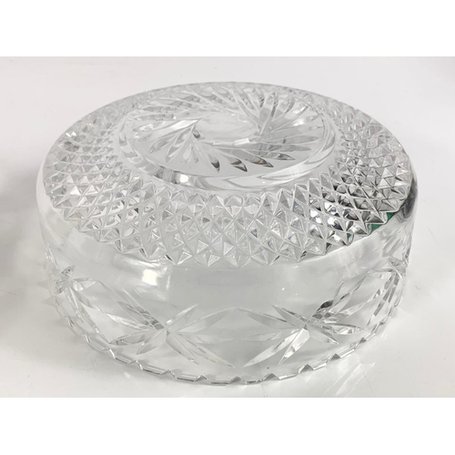 744 - Pair of crystal bowls. 20 x 7.5cm