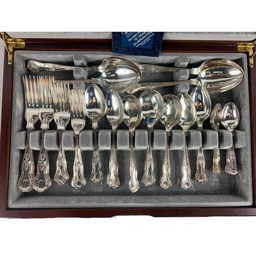 746 - Canteen of silver plated cutlery. Kings pattern. Case measures 46cm