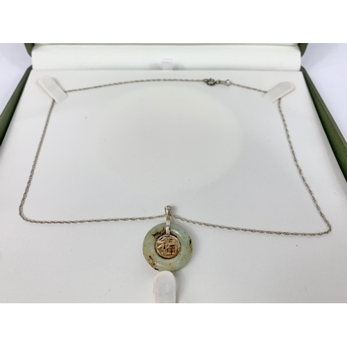 680 - Silver necklace with Jade pendant