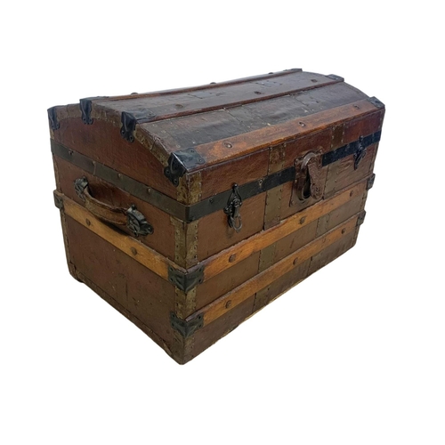 105 - An Edwardian dome top trunk. 67 x 43 x 47cm