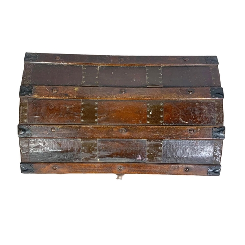 105 - An Edwardian dome top trunk. 67 x 43 x 47cm