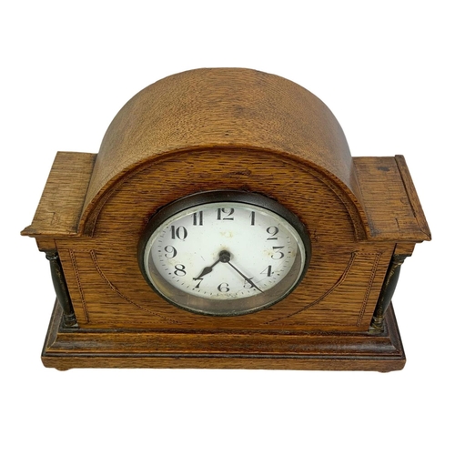 166 - An early 20th century inlaid oak mantle clock. Circa 1920. 24 x 19cm