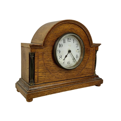 166 - An early 20th century inlaid oak mantle clock. Circa 1920. 24 x 19cm