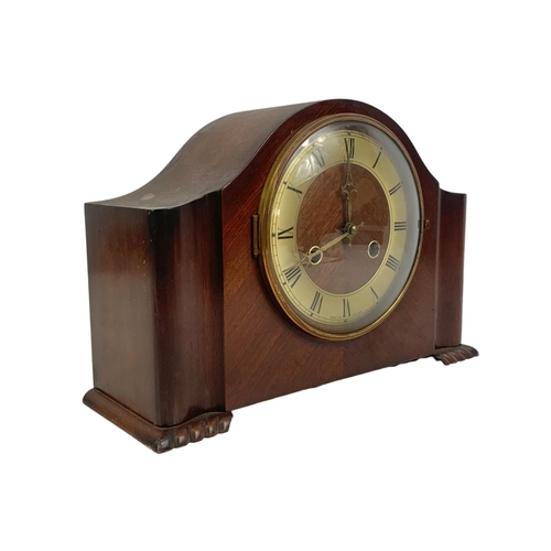 209 - Vintage mantle clock. 31 x 21cm