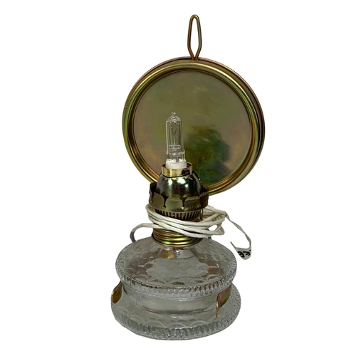 211 - 7 vintage Victorian style oil lamps. Electrified. 26cm.