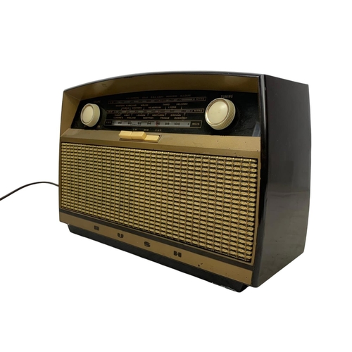 264 - A vintage Bush radio 36 x 24cm