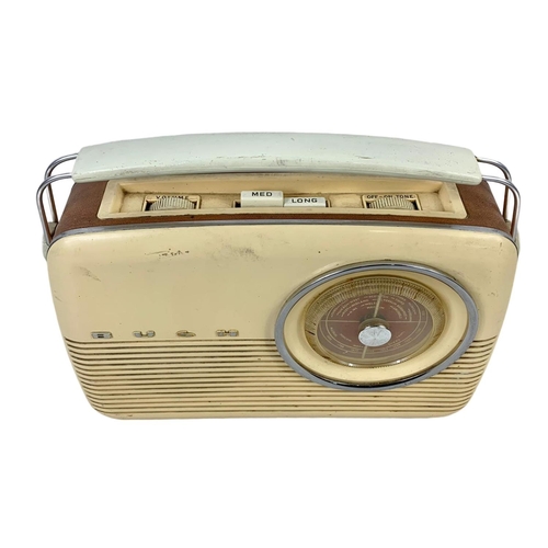 355 - Vintage Bush radio. 33 x 28cm