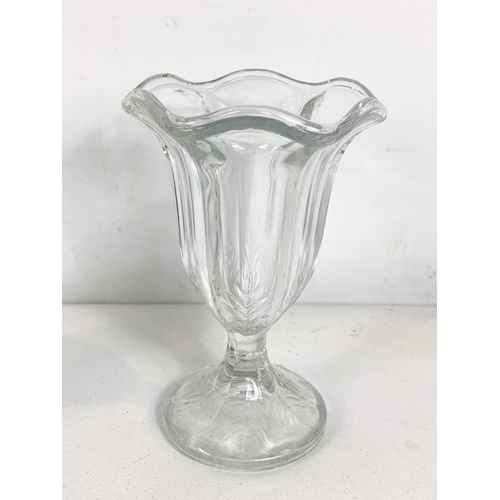 391 - Set of 6 vintage dessert glasses. 15.5cm