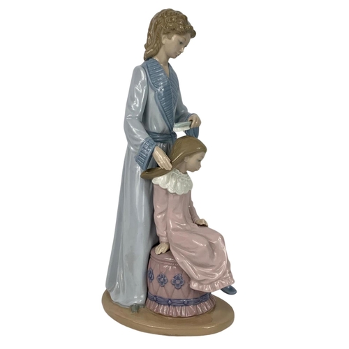 417 - Large Nao Spanish pottery figurine. Mother Brushing Daughters Hair. 30cm