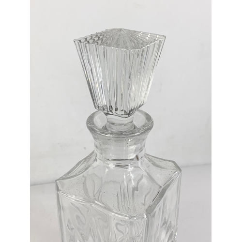 463 - Crystal decanter 27cm