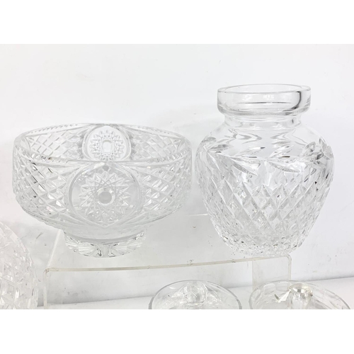 500 - Quantity of crystal. Including a Waterford vase 6cm and mostly Tyrone. Largest bowl 17 x 15cm.